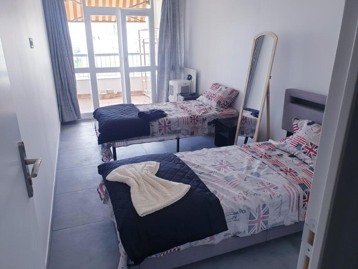 Big Flat Sea Vieuw 95 M2 5 Near Airport 5 Min Train 3 Min And Tram On Site, 7 Min, 2 Showers And 2 Toilets , Neuf Grand 95 M2 5 Proche Aeroport 5 Min Train 3 Min Et Tramway Sur Place, 7 Min 2 Douches Et 2 Wc Vue * Nice