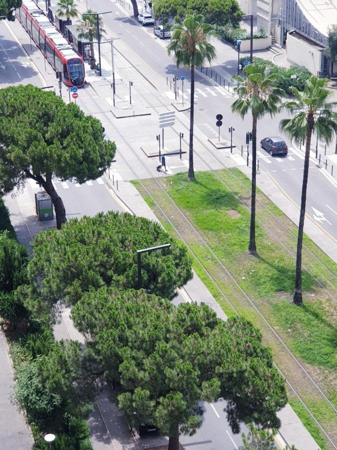 Big Flat Sea Vieuw 95 M2 5 Near Airport 5 Min Train 3 Min And Tram On Site, 7 Min, 2 Showers And 2 Toilets , Neuf Grand 95 M2 5 Proche Aeroport 5 Min Train 3 Min Et Tramway Sur Place, 7 Min 2 Douches Et 2 Wc Vue Couette-café Nice