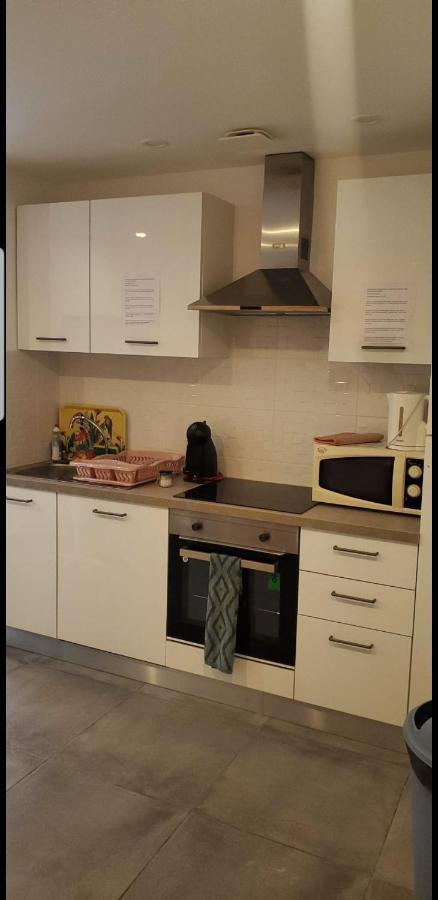 Big Flat Sea Vieuw 95 M2 5 Near Airport 5 Min Train 3 Min And Tram On Site, 7 Min, 2 Showers And 2 Toilets , Neuf Grand 95 M2 5 Proche Aeroport 5 Min Train 3 Min Et Tramway Sur Place, 7 Min 2 Douches Et 2 Wc Vue Nice